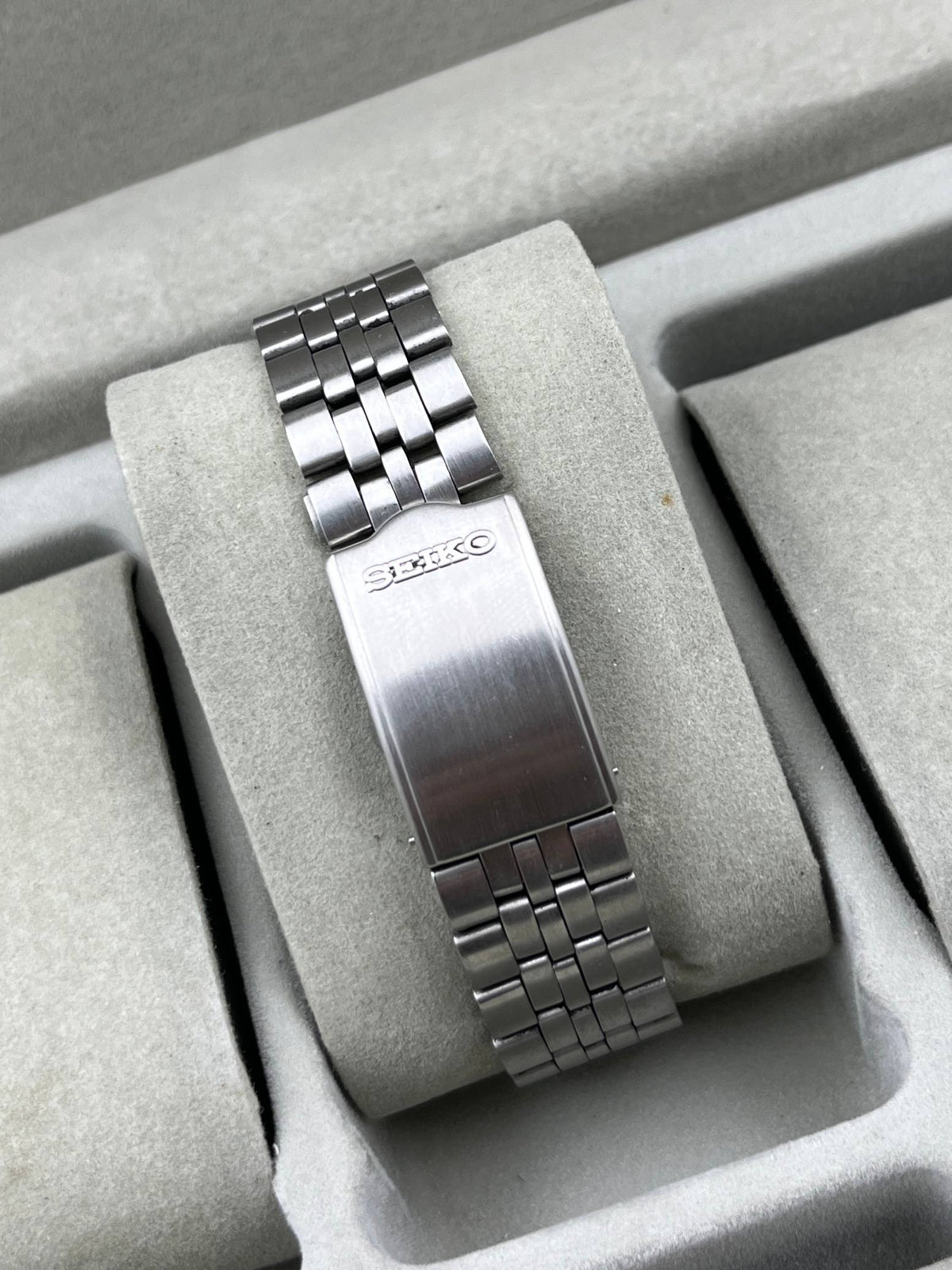 Vintage Seiko 5 Silver Oval (Cal 6309)