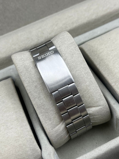 Vintage Seiko 5 Automatic (Cal 6309) (6.4 inch wrist)
