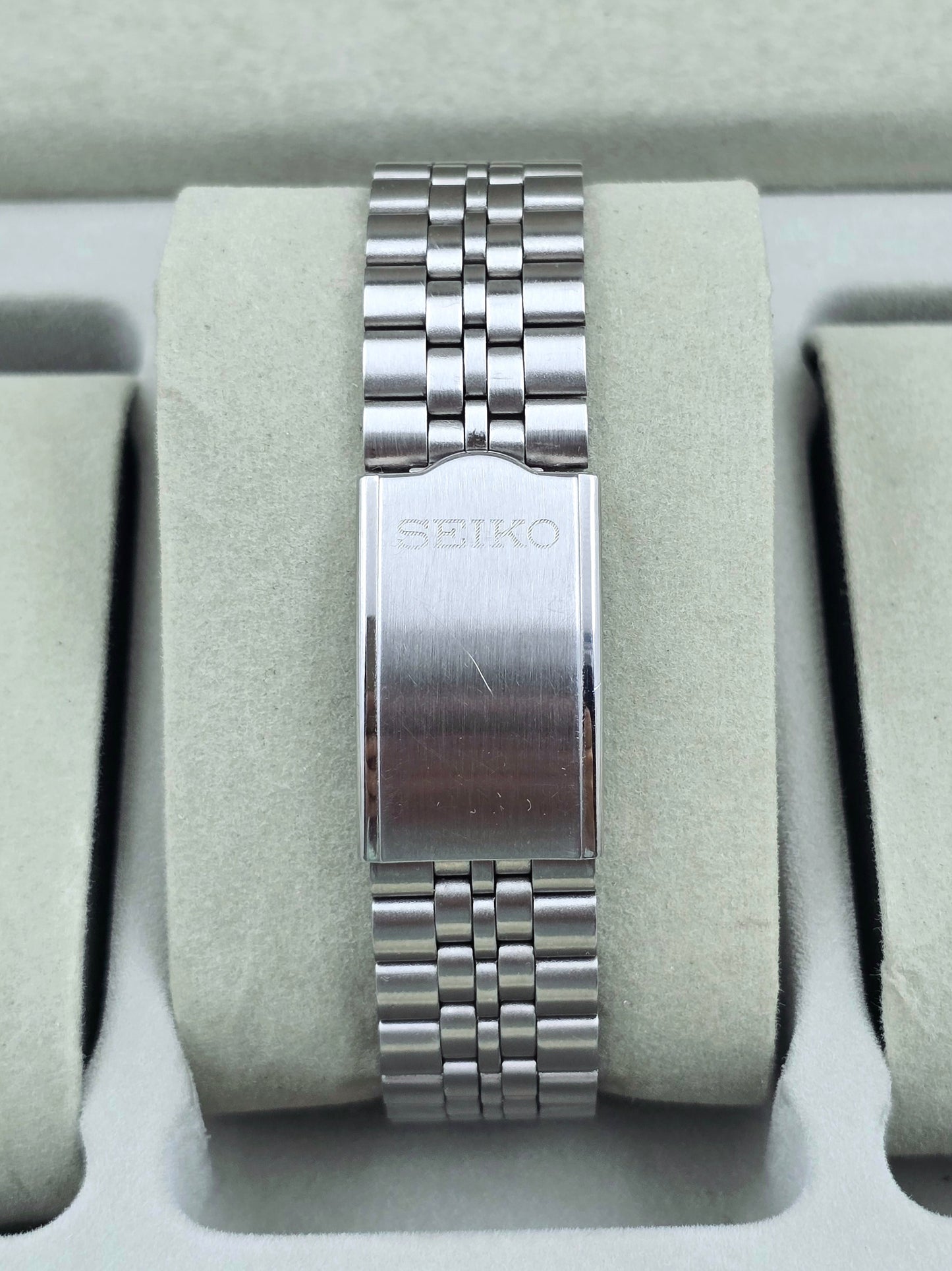 Vintage Seiko 7019 Army Style Military White