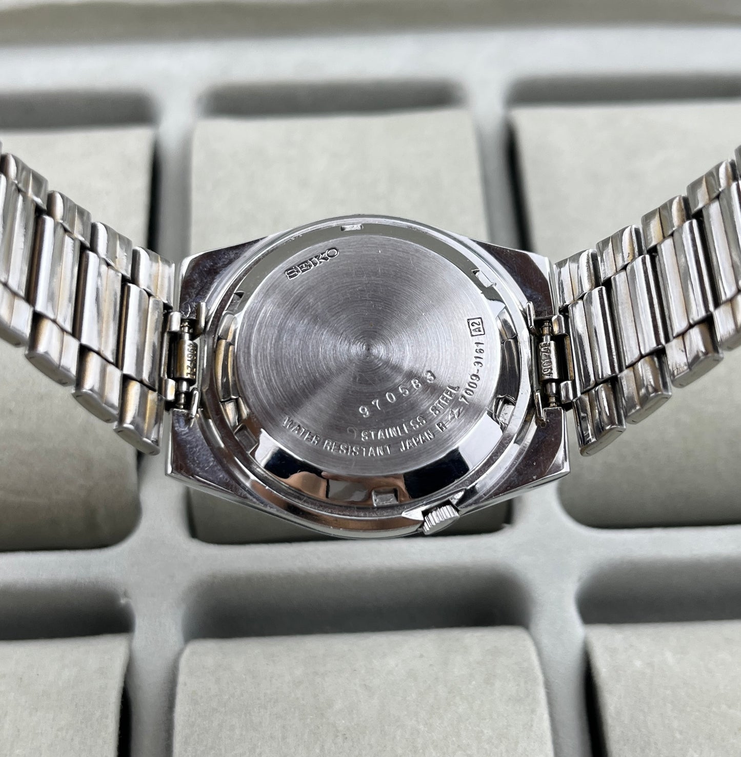 Vintage SEIKO Automatic Cal.7009  Black